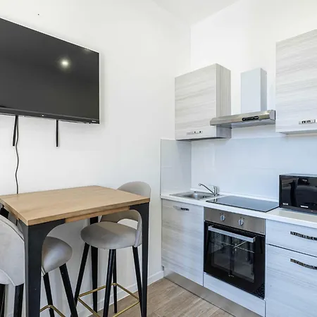 Cozy - Center - 2 People